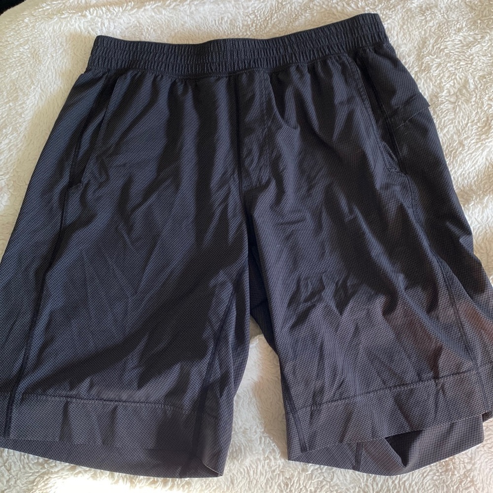 LULULEMON MENS 10” SHORTS